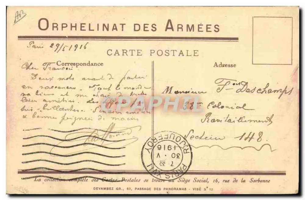 Criança em traje de kilt cumprimentando um soldado britânico — Orfanato das Forças Armadas, Paris - Verso