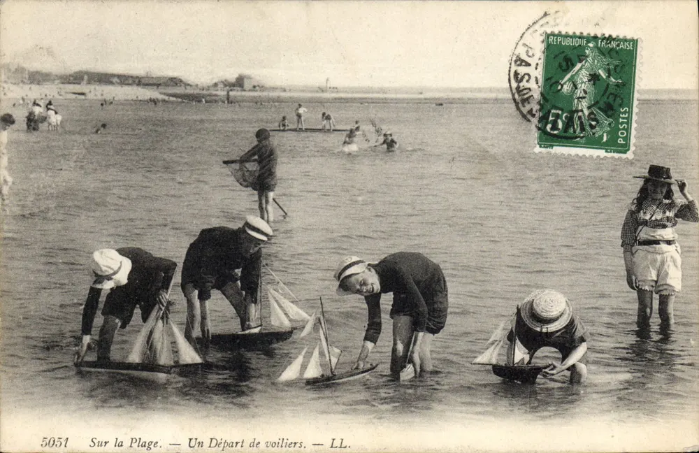 Auf der Strand — Abfahrt von Segelbooten — LL. — Serie 5051 - Vorderseite