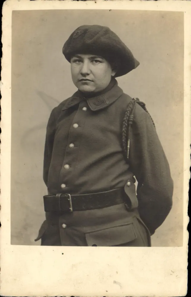 Soldatin — Militäruniform - Vorderseite