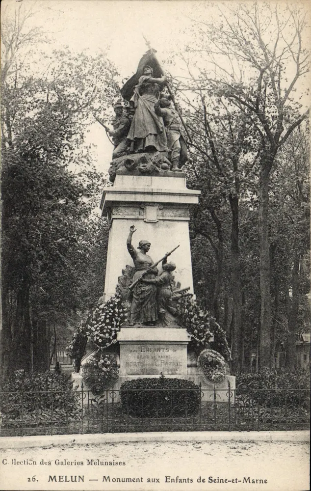 Melun — Denkmal für die Kinder von Seine-et-Marne - Vorderseite