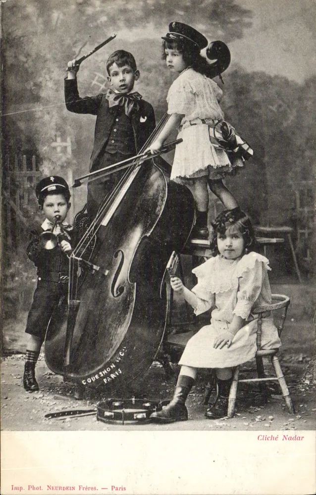 Crianças tocando instrumentos de música — Cliché Nadar — Imp. Phot. NEURDEIN Frères — Paris - Frente