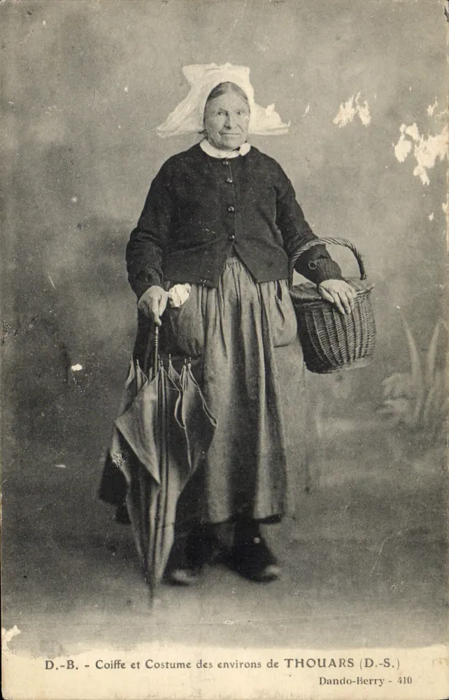 Coiffe et Costume des environs de THOUARS (D.-S.) — Dando-Berry 410 - Frente