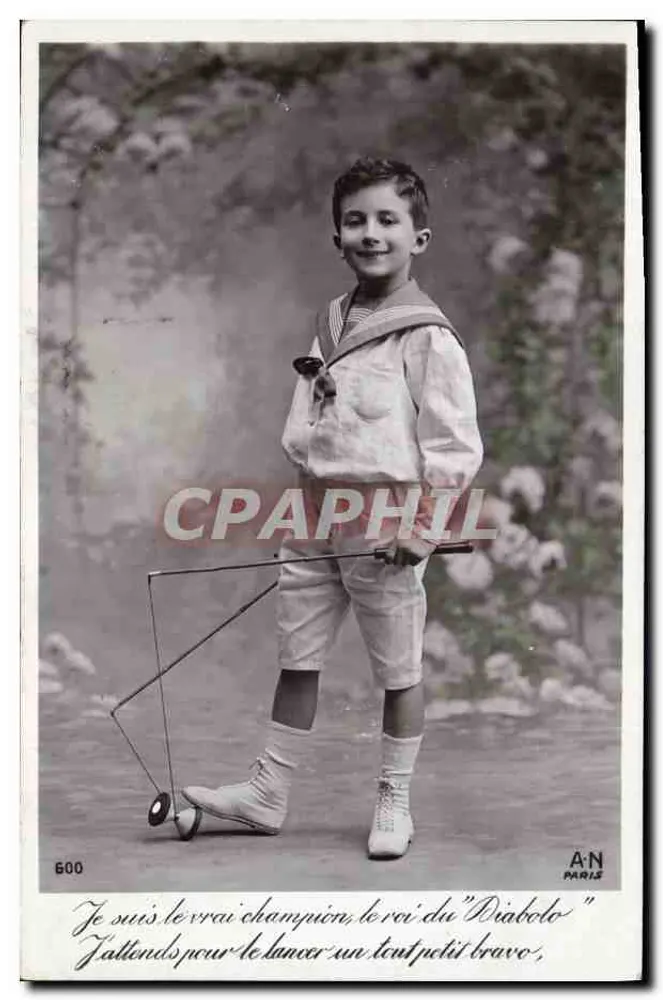 Menino com traje de marinheiro — brincando com diabolo — A&N Paris, n°600 - Frente