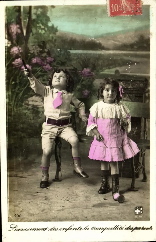 Crianças brincando — O divertimento das crianças, a tranquilidade dos pais — LE DE, n°200 - Frente