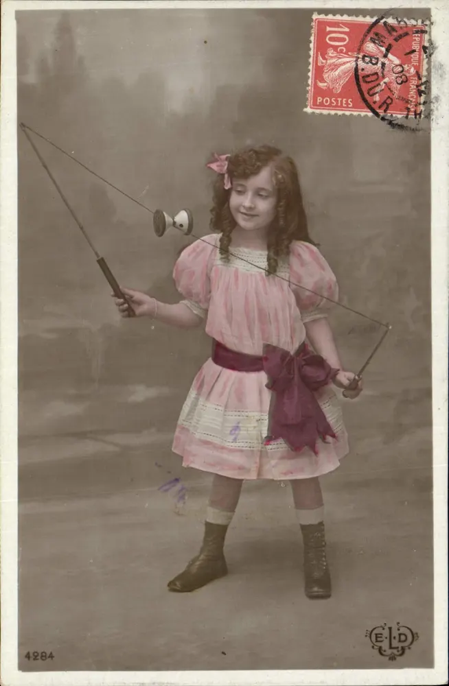 Menina brincando com um papagaio — Editora ELD, n° 4284 - Frente