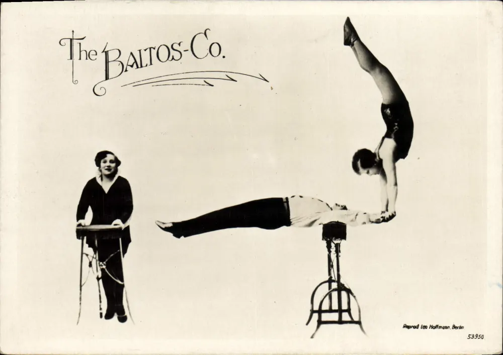 The Baltos-Co. — Acrobatas em ação — Reprod Leo Hoffmann Berlin 59950 - Frente