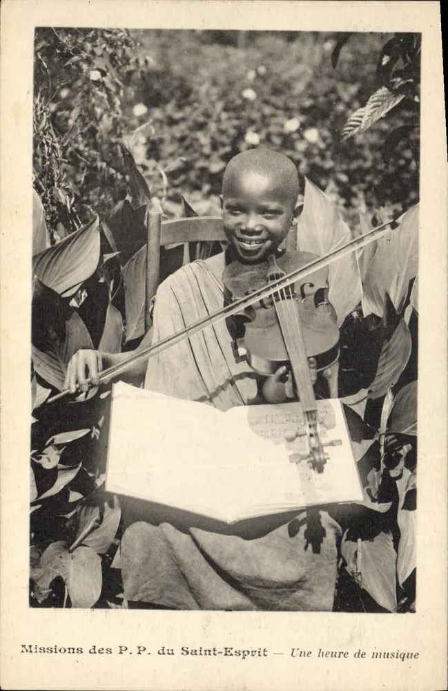 Missionnaire africain jouant du violon — Missions des P.P. du Saint-Esprit — Une heure de musique - Recto