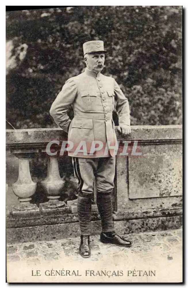 O General Francês Pétain — em uniforme militar — - Frente