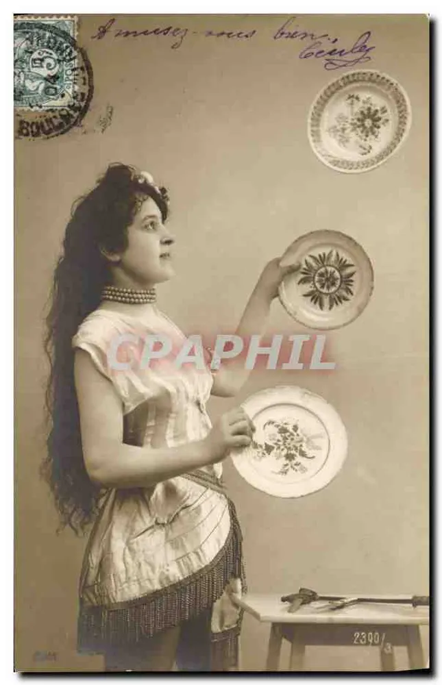 एक महिला बर्तनों के साथ खेल रही है — जादू की एक दृश्य — प्रकाशक बुश टू कहोन, क्रमांक 2390/3 - आगे
