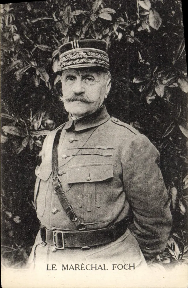 O Marechal Foch — retrato em uniforme — editor não identificado, número de série não visível - Frente