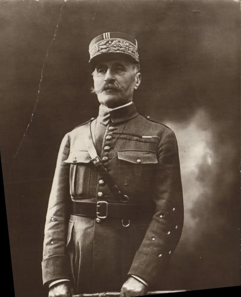 Général Philippe Pétain — portrait en uniforme — éditeur SPA - Frente