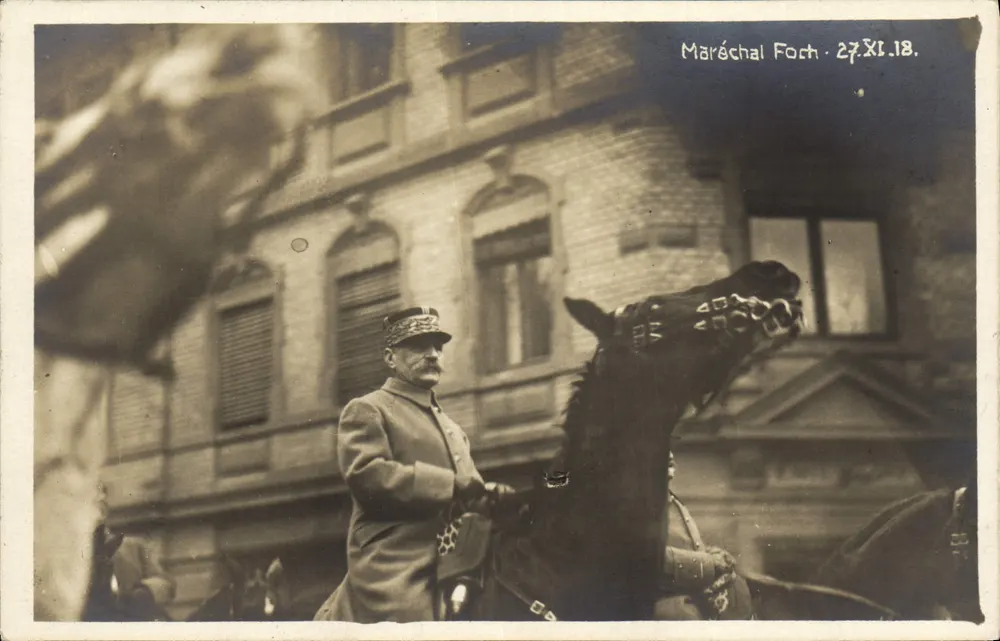 Maréchal Foch — em Strasbourg — 27 XI 18 - Frente