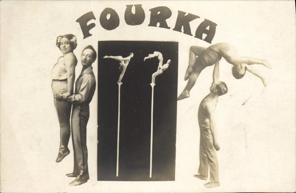 Foururka — acrobacias e malabares — Les Dilly's - Frente
