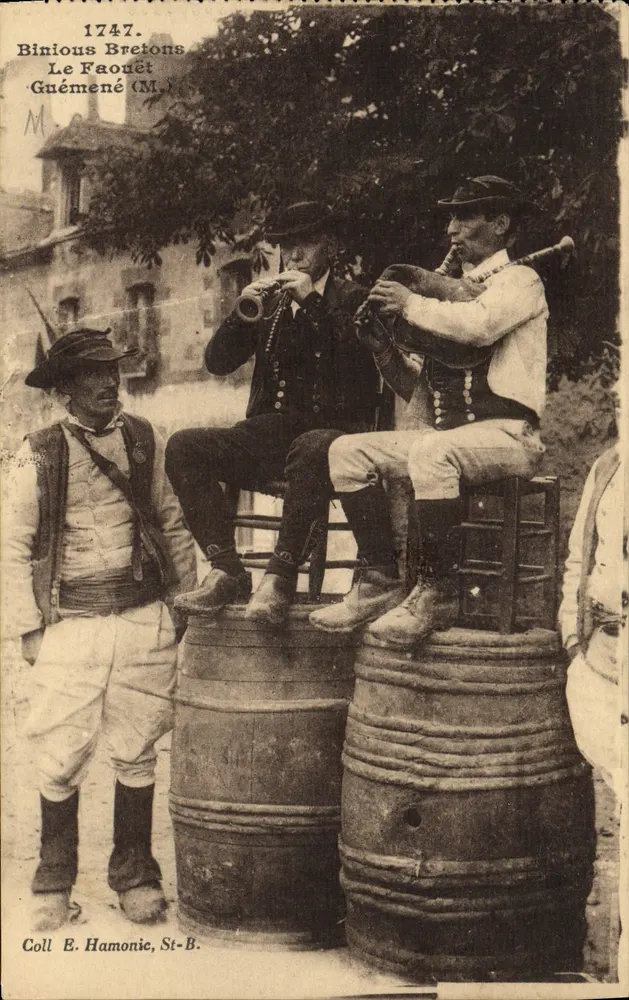 Binious Bretões — Le Faouët, Guémené (M.) — Coleção E. Hamonic, St-B. - Frente