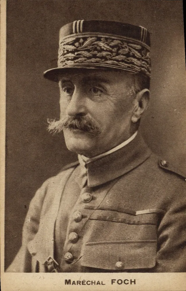 Maréchal Foch — retrato em uniforme — Grav. Imp. Platiogravure, Neuilly-sur-Seine (Seine) Visé Paris 1308 - Frente