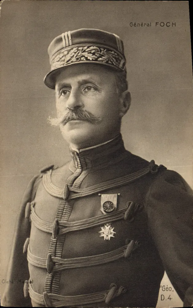Geral FOCH — retrato em uniforme — Cliché Manuel, série D.4 - Frente