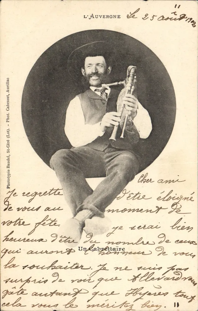 Un Cabrettaire — portrait d'un musicien en costume traditionnel — Phototypie Baudel, St-Géré (Lot) - Awers