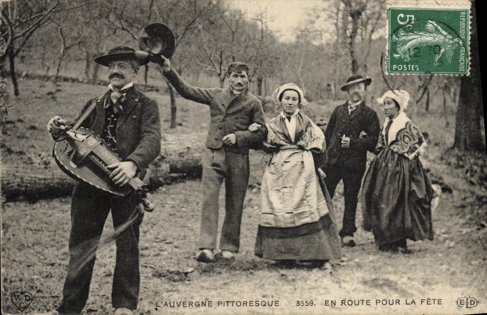 Pittoreske Auvergne — Auf dem Weg zur Feier — Verlag E.P.D. n° 3559 - Vorderseite