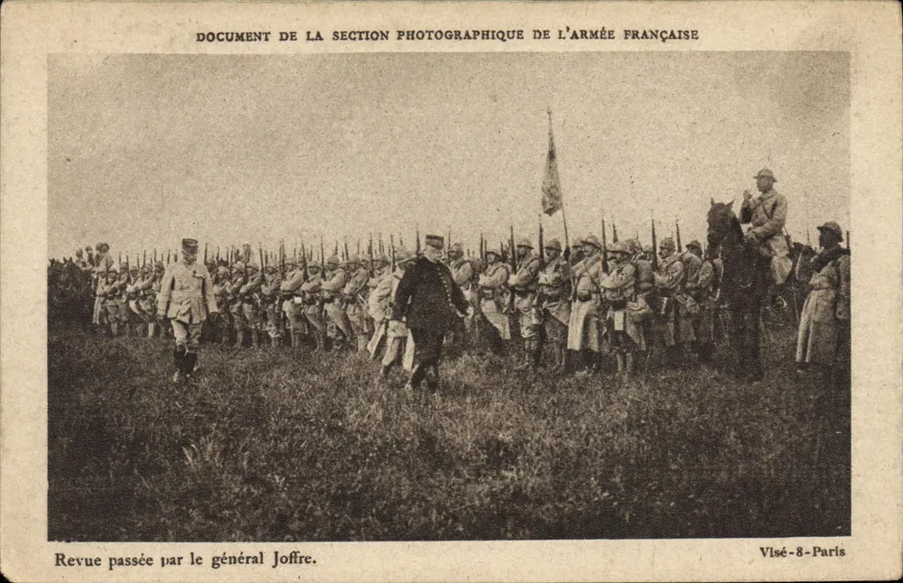 Vorbeigehen des Generals Joffre — Dokument der Fotosektion der französischen Armee — Visé-8-Paris - Vorderseite