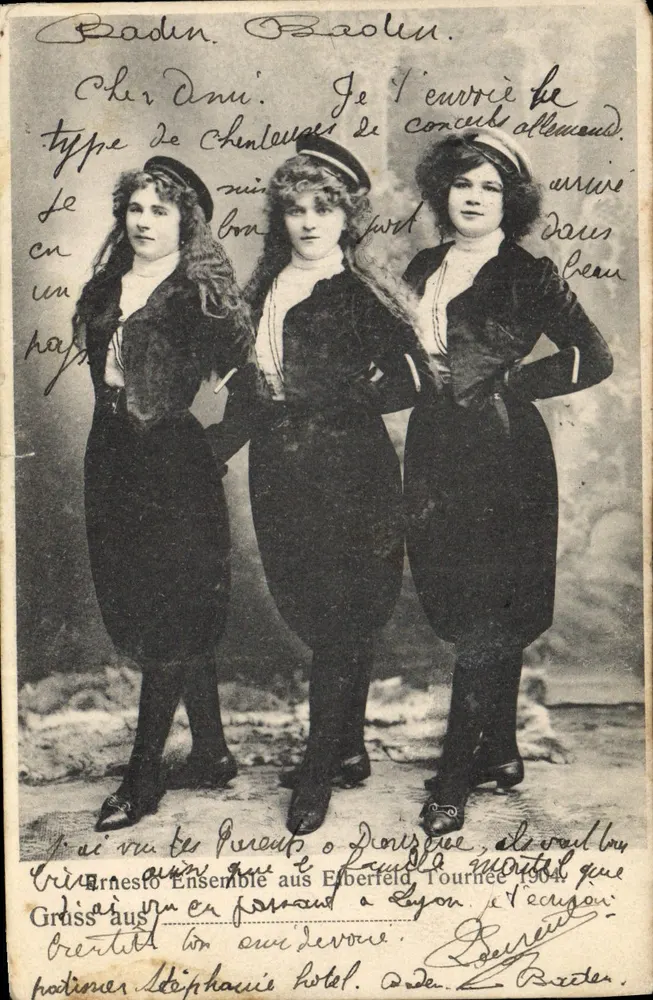 Trois jeunes femmes — scène de studio — éditeur Ernesto, n° 1000 - Recto