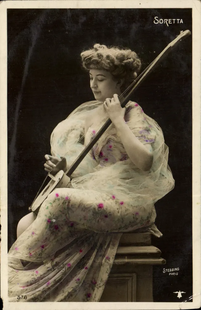 Soreetta — artiste jouant du violoncelle — Stebbing Paris n°576 - Voorkant