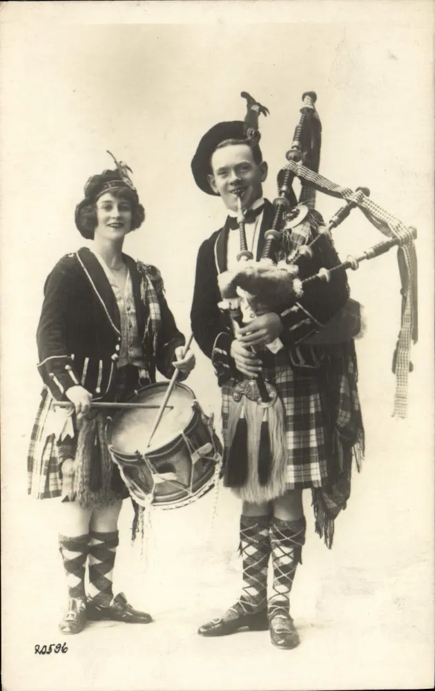 Twee Schotse muzikanten — dansers in traditionele kleding — uitgever: Echte Bransilber, Kl. Klosternitzburg - Voorkant