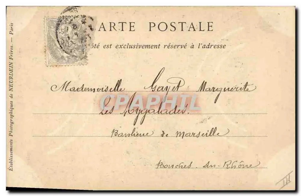 Criança vestindo traje oriental tocando um instrumento — Coleção COUESNON & Cie, Rue d'Angoulême, Paris - Verso