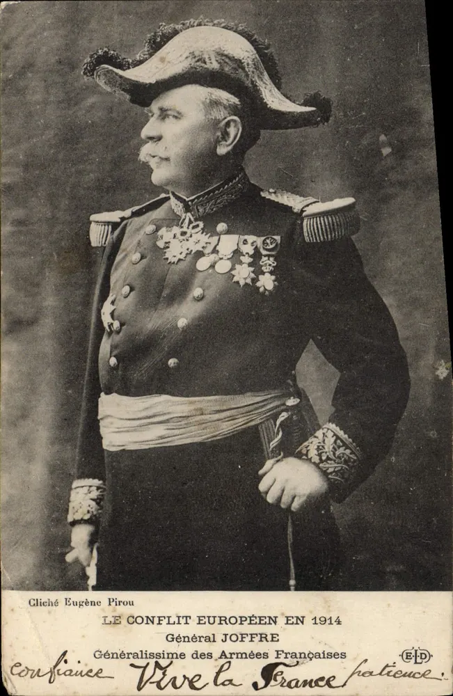 Général Joffre — portrait en uniforme — Cliché Eugène Pirou - Frente