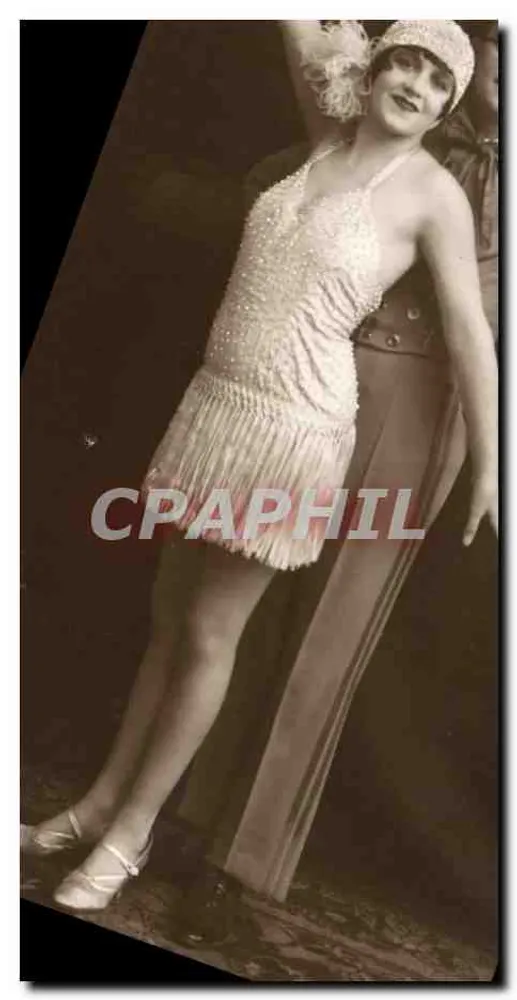 Mulher em vestido com franzas — estilo 1920 — sem editor ou número visível - Frente