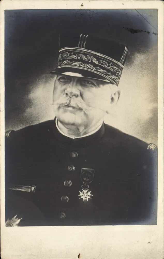 Oficial em uniforme — retrato — editor desconhecido, número de série não visível - Frente