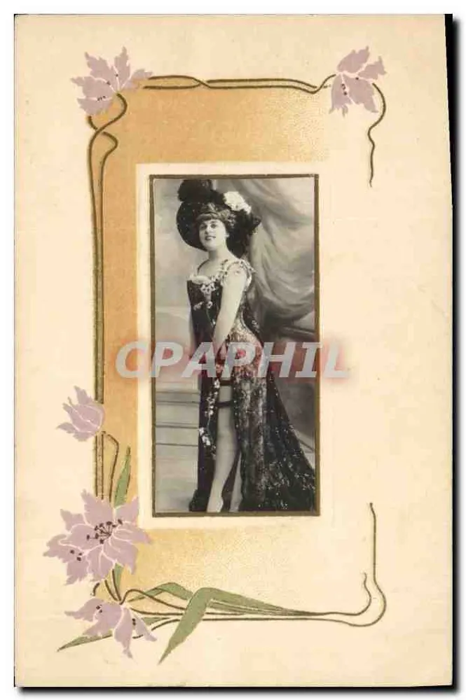 Elegante Frau in langer Robe — gerahmtes Foto — multilinguale Ansichtskarte - Vorderseite