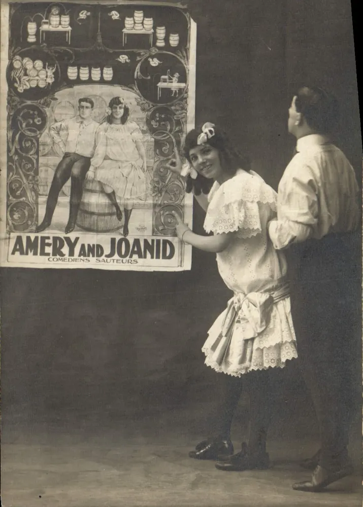 Amery and Joanid — Atores acrobatas — Fotografia Paul Darby & Wysss, Paris - Frente