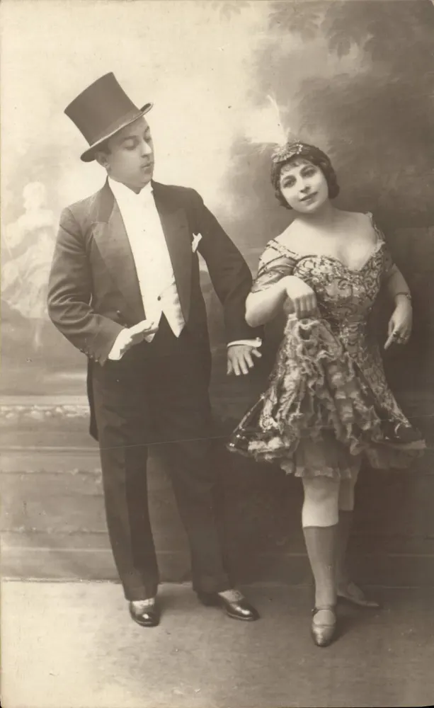 Casal em traje de palco — Estúdio fotográfico — Léo Forbert, Varsóvia - Frente