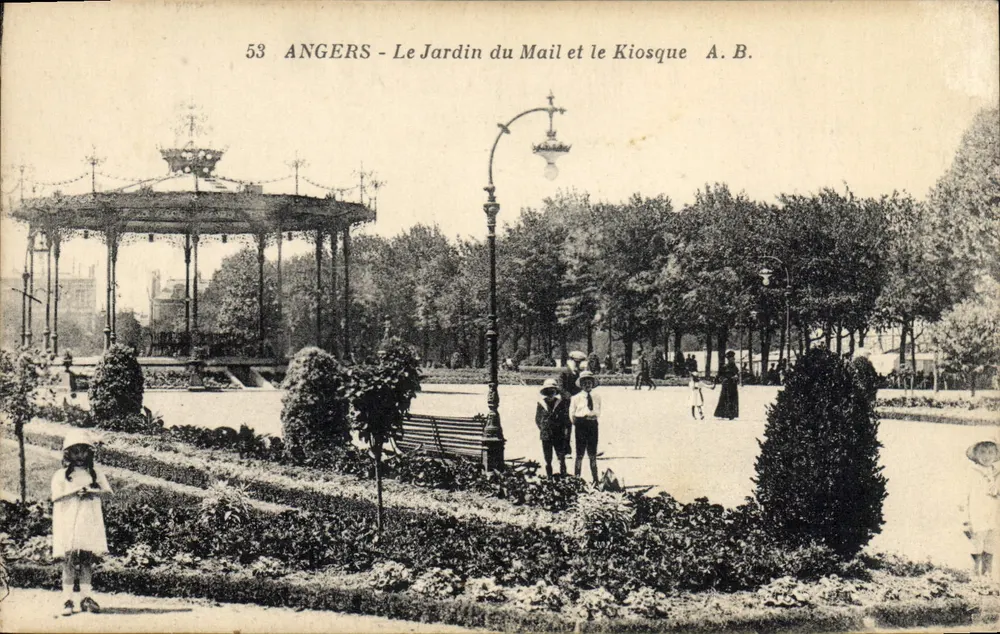 Angers - O Jardim do Mail e o Kiosque — A. B. - Frente
