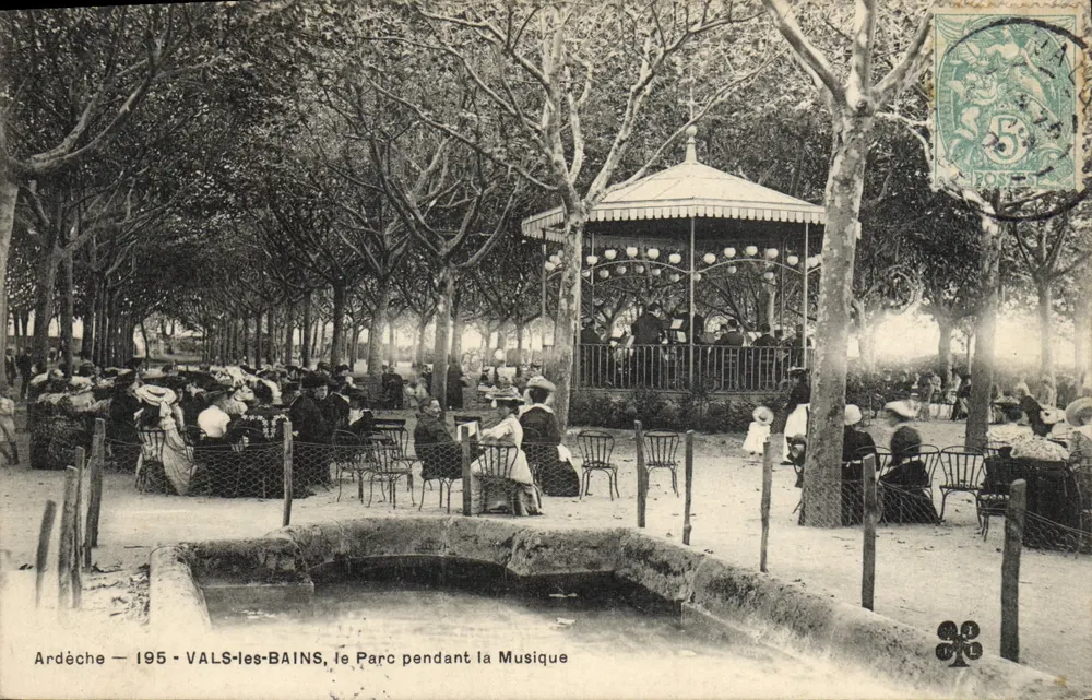 VALLS-LES-BAINS — Der Park während der Musik — unbekannter Verlag, Seriennummer nicht sichtbar - Vorderseite