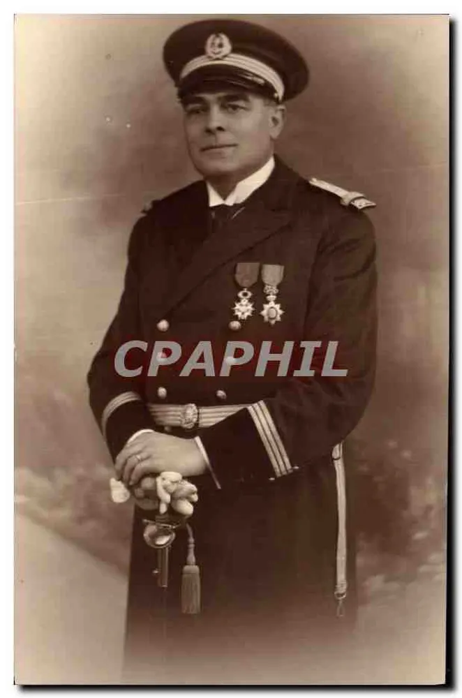 Oficial em uniforme — retrato — editor não visível - Frente