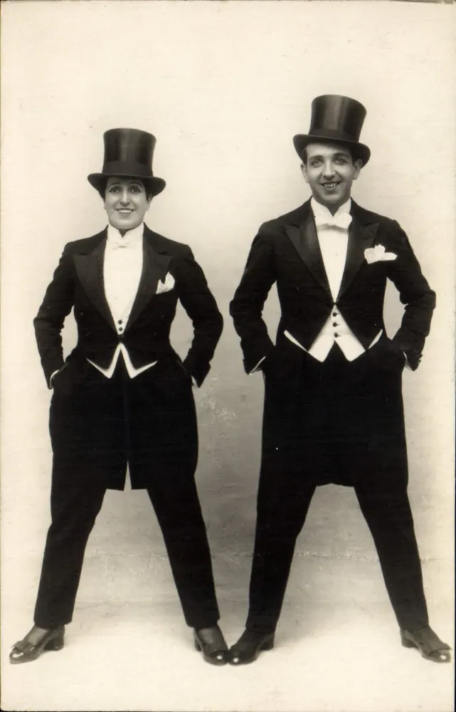 Dois artistas em traje de festa — Carta postal — Editor: Carteira Postal, Madrid - Frente
