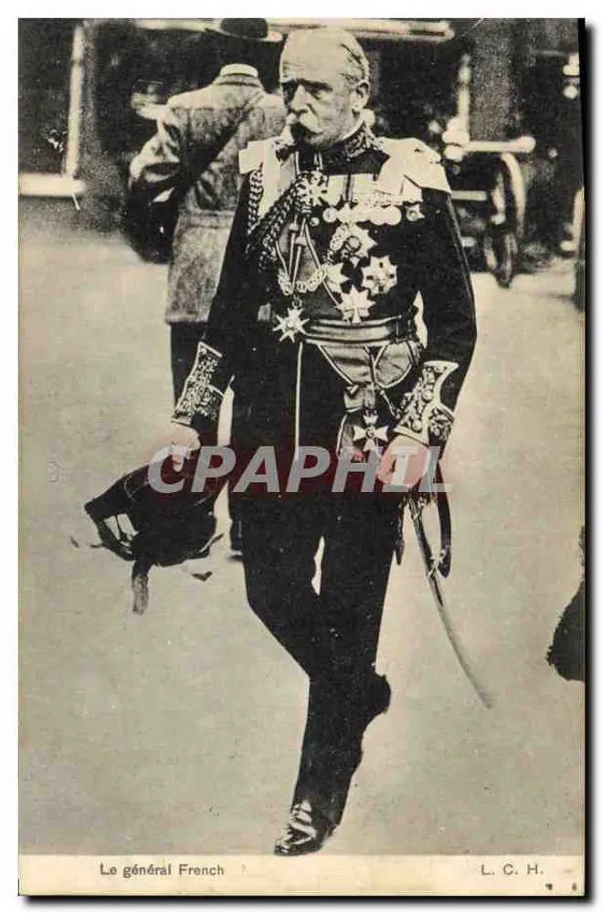 O general French — em uniforme decorado — L.C.H. - Frente