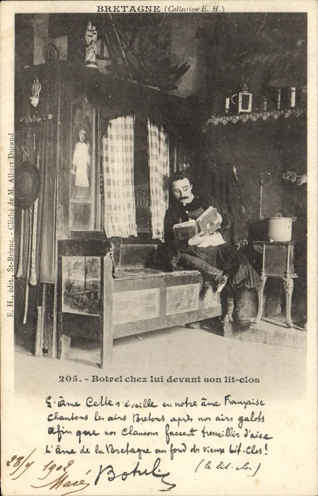 Botrel em casa, diante de seu leito fechado — Bretanha — Edição E.H., n°205 - Frente