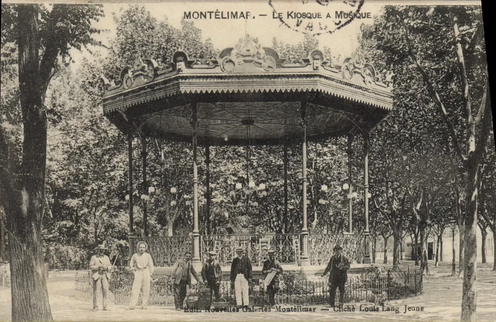 Montélimar — O Kiosque de Música — Edição Nouvelles Galeries Montélimar, cliché Louis Lang Jeune - Frente