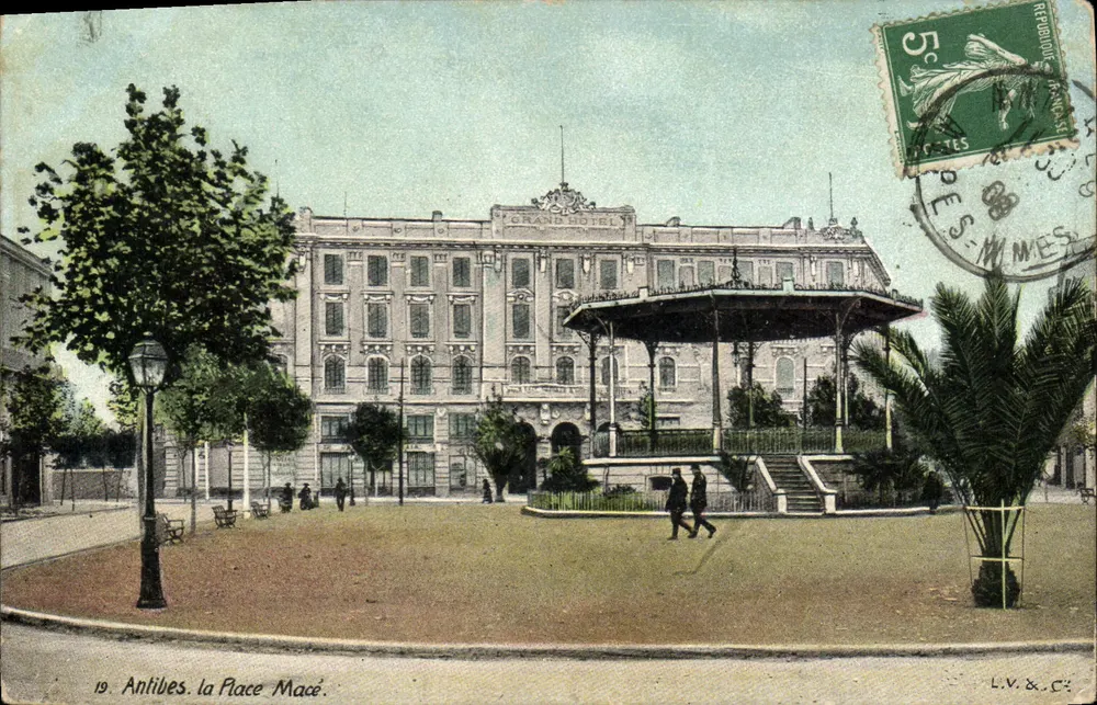 Antibes. a Place Macé — Grand Hotel — editor L.V. & Cie, n°19 - Frente