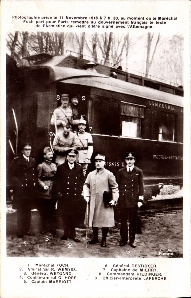 Maréchal Foch e delegação militar — partida para Paris no dia 11 de novembro de 1918 — cliché Pupier - Frente