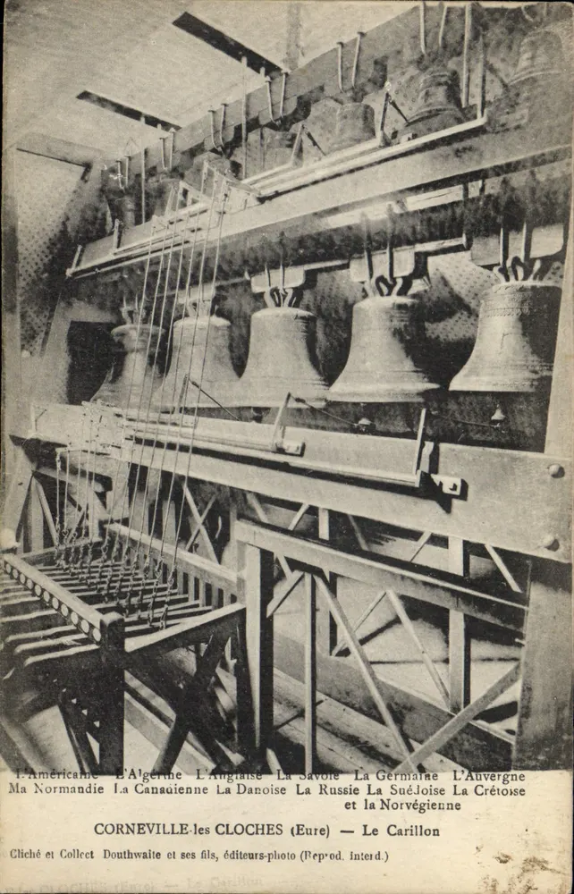 Corneville-les-Cloches (Eure) — Das Carillon - Vorderseite
