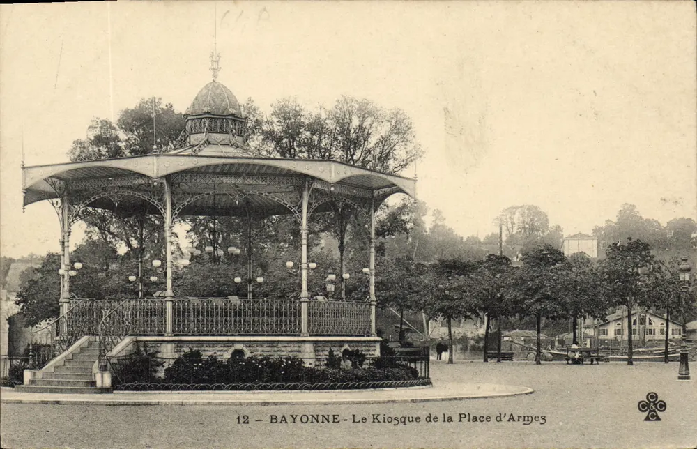 Bayonne - O Kiosque da Place d'Armes — editor desconhecido, n° 12 - Frente