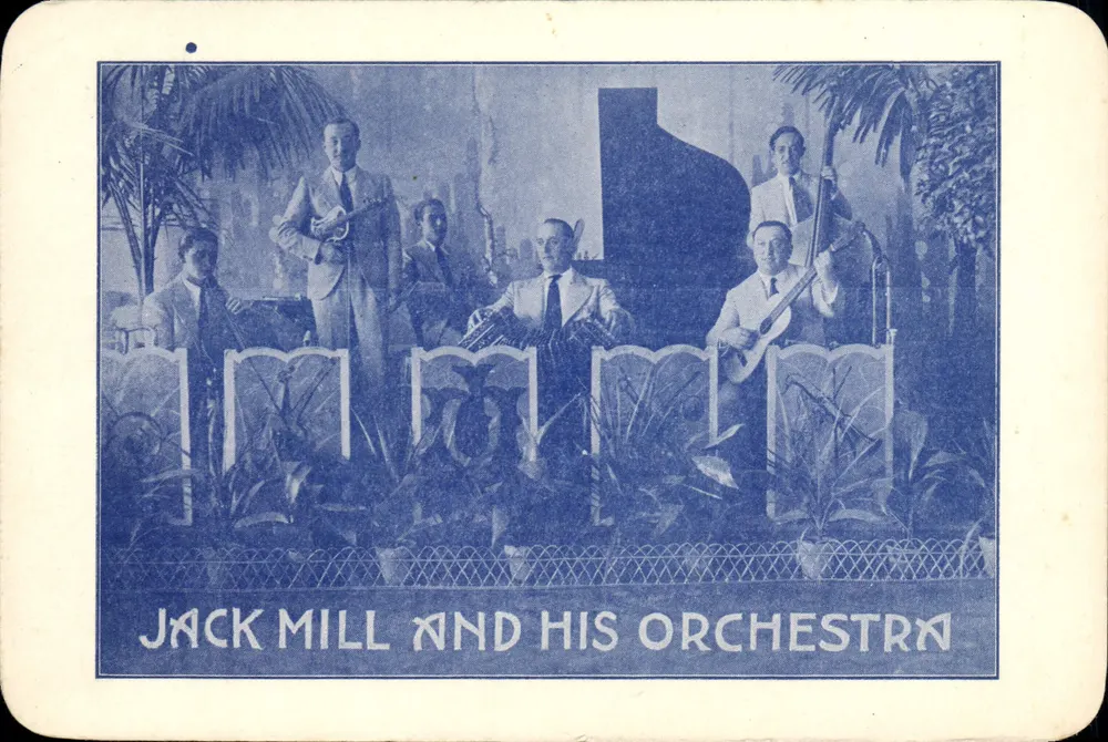 Jack Mill e Sua Orquestra — fotografia em preto e branco — número de série não visível - Frente