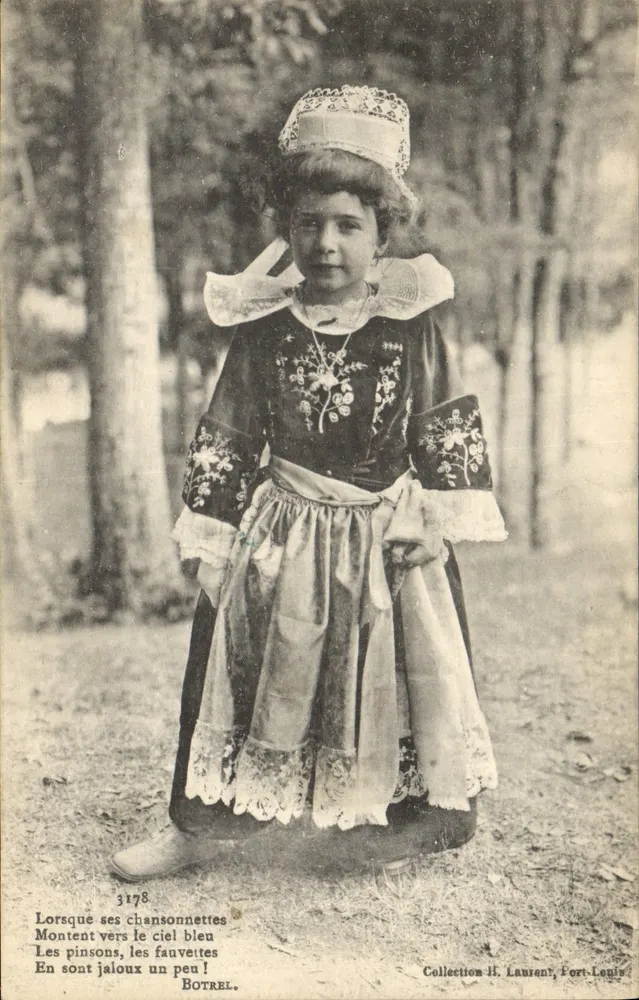 Menina em traje tradicional — poema de Botrel — Coleção II, Laurent, Fort-Louis - Frente