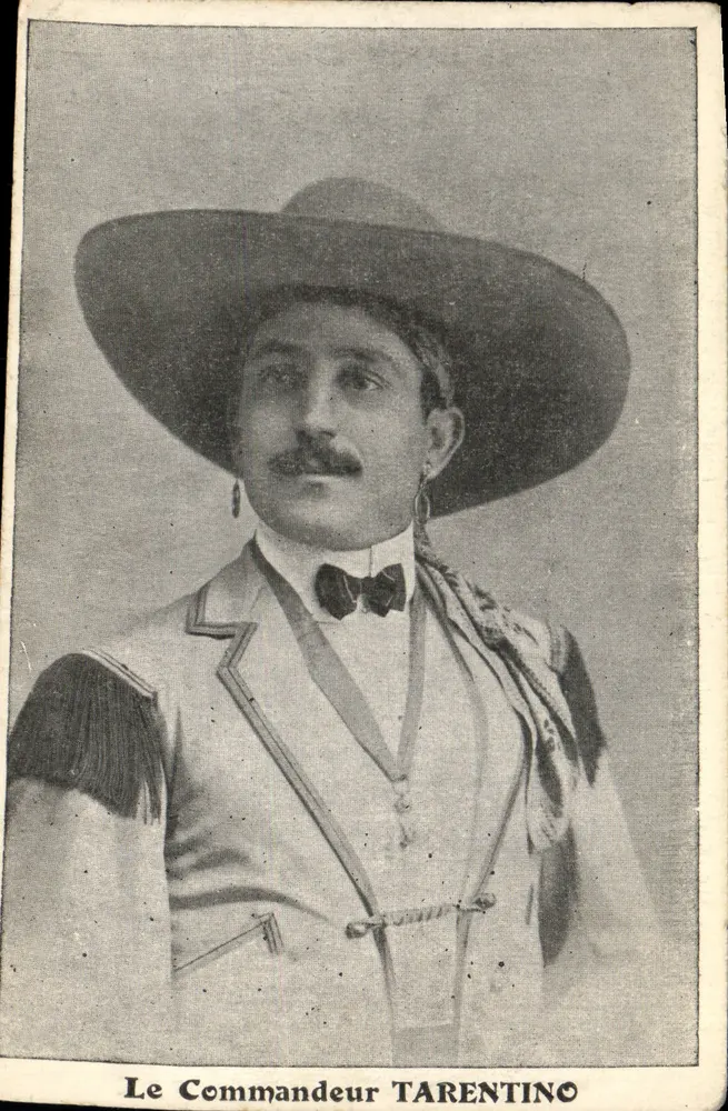 O Comandante Tarentino — retrato em traje mexicano — editor não visível - Frente