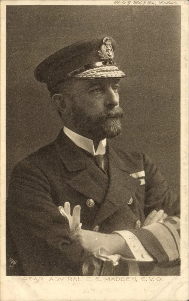 Rear Admiral C.E. Madden, C.V.O. — Retrato militar — Photo G. West & Son, Southsea - Frente