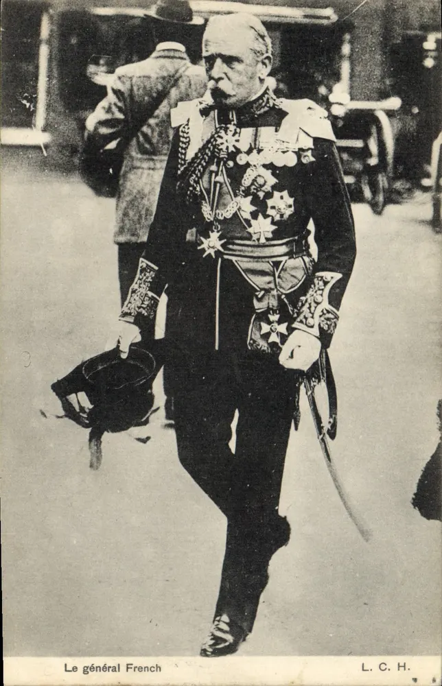 O general French — em uniforme decorado — L.C.H. - Frente