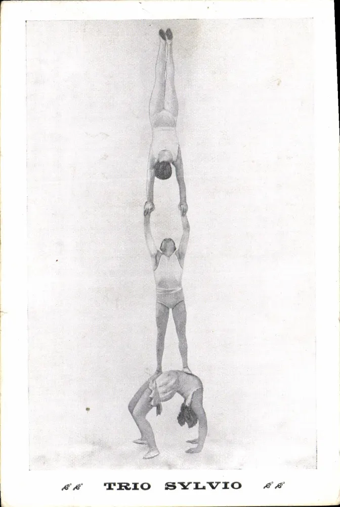 Trio Sylvio — acrobacias — editor não visível - Frente